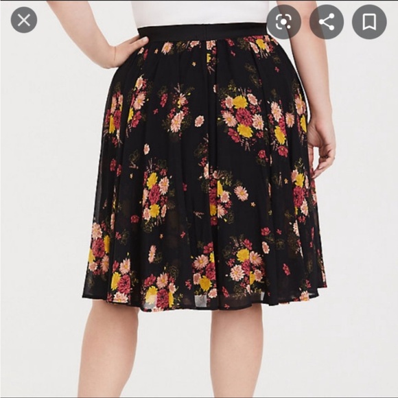 Torrid Black and Yellow A-Line Skirt - Picture 2 of 6